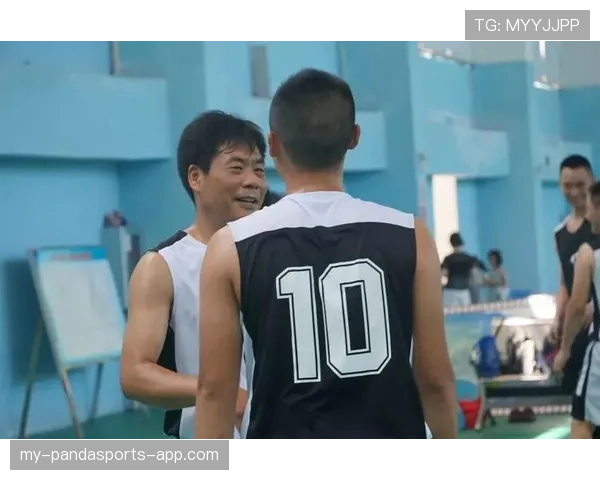 冯彦哲这生活真有戏？赛场外简直比剧本还精彩，普通人想象不到那阵仗！